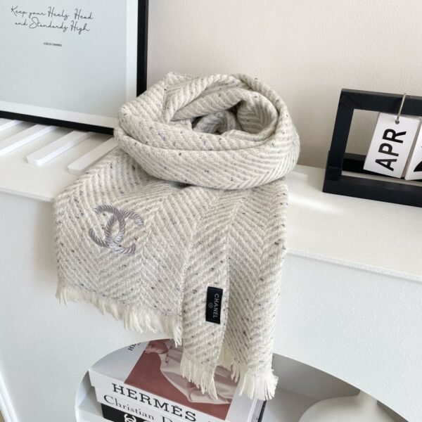 Chanel scarf / Specification size: 35*180cm