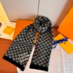 LV Louis Vuitton new checkerboard scarf / Specification size: 30*180cm