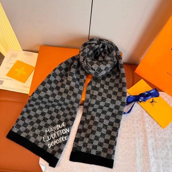 LV Louis Vuitton new checkerboard scarf / Specification size: 30*180cm