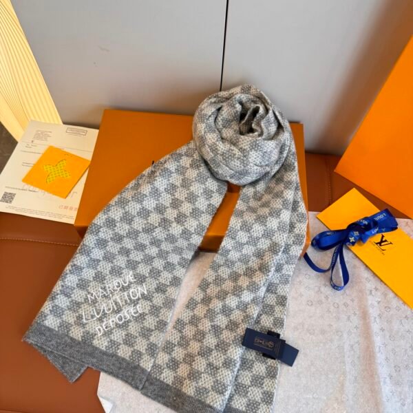 LV Louis Vuitton new checkerboard scarf / Specification size: 30*180cm