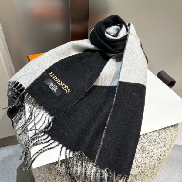 Hermès double-faced cashmere shawl / Specification size: 32*210cm