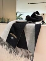 Hermès double-faced cashmere shawl / Specification size: 32*210cm - Image 5