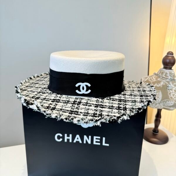 Chanel classic lady style flat top hat / head circumference 57cm