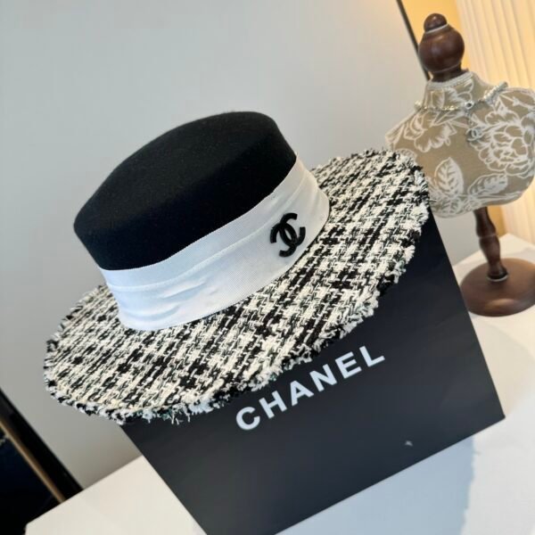 Chanel classic lady style flat top hat / head circumference 57cm