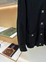 Chanel backpack button knitted cardigan - Image 6