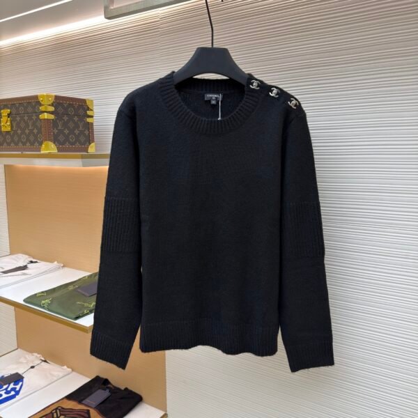 Chanel satchel button long-sleeved sweater
