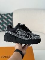 LOUIS VUITTON TRAINER SNEAKERS - Image 11