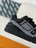 LOUIS VUITTON TRAINER SNEAKERS - Image 10