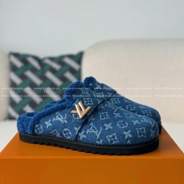 LOUIS VUITTON SANDALS
