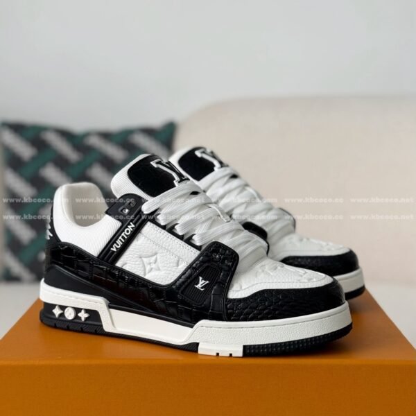 LOUIS VUITTON TRAINER SNEAKERS