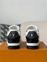 LOUIS VUITTON TRAINER SNEAKERS - Image 3