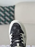 Louis Vuitton x Nike Dunk Casual Sneakers - Image 6