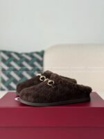 Gucci Toe-Covering Slippers - Image 2