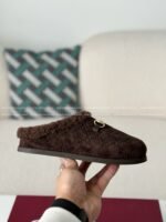 Gucci Toe-Covering Slippers - Image 8