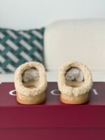 Gucci Toe-Covering Slippers - Image 4