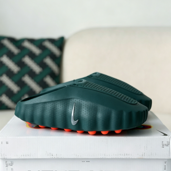 Nike Mind 001 Recovery Slide Closed-Toe Slippers