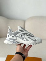 LOUIS VUITTON RUNNER TATIC SNEAKERS - Image 5