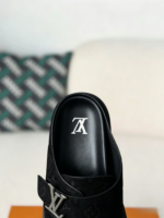 LOUIS VUITTON SANDALS - Image 9