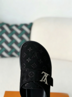 LOUIS VUITTON SANDALS - Image 8