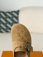 LOUIS VUITTON SANDALS - Image 8