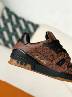 LOUIS VUITTON TRAINER GRAINED LEATHER SNEAKERS - Image 9