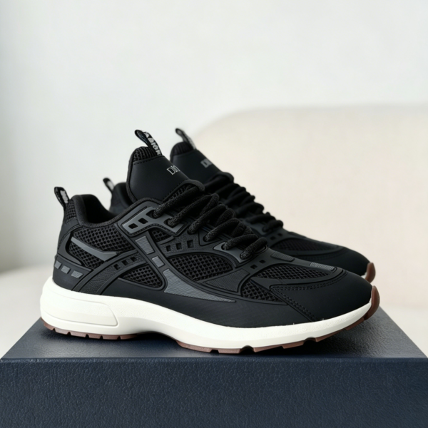 LOUIS VUITTON TILTED CANVAS LEATHER BOARD SHOES