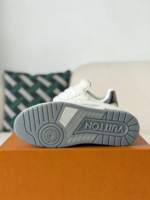 LOUIS VUITTON TRAINER SNEAKERS - Image 9