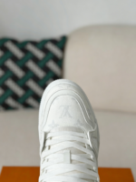 LOUIS VUITTON TRAINER SNEAKERS - Image 6