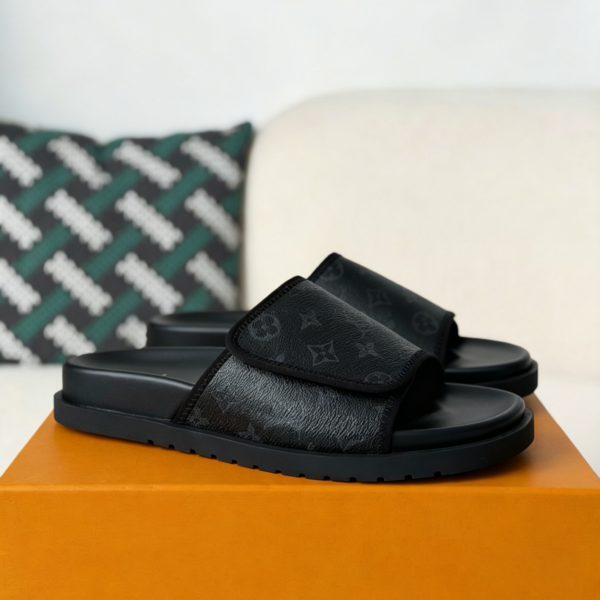 LOUIS VUITTON SLIPPERS