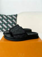 LOUIS VUITTON SLIPPERS - Image 2