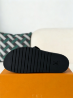 LOUIS VUITTON SLIPPERS - Image 5