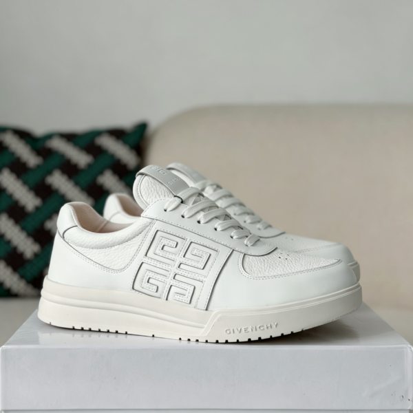 Givenchy G4 Leather Sneakers