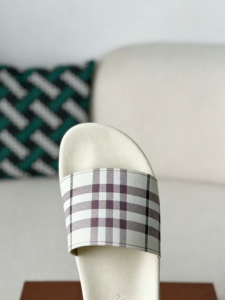 Burberry Slippers - Image 8