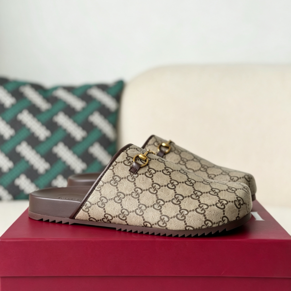 Gucci Toe-Covering Slippers