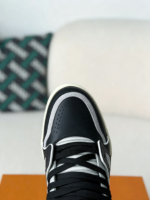 LOUIS VUITTON TRAINER SNEAKERS - Image 6