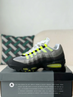 Nike Air Max 95 OG Big Bubble Running  Shoes - Image 4
