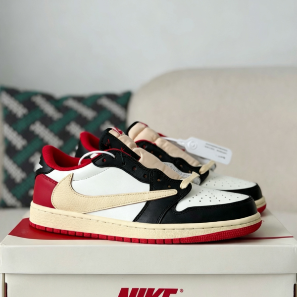 Nike AirJordan1 x TravisScott AJ Low