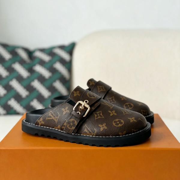 LOUIS VUITTON COSY SLIPPERS