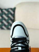 LOUIS VUITTON TRAINER SNEAKERS - Image 9
