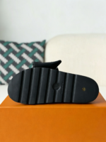 LOUIS VUITTON SLIPPERS - Image 4