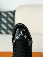 LOUIS VUITTON TRAINER LUMINOUS  SNEAKERS - Image 8