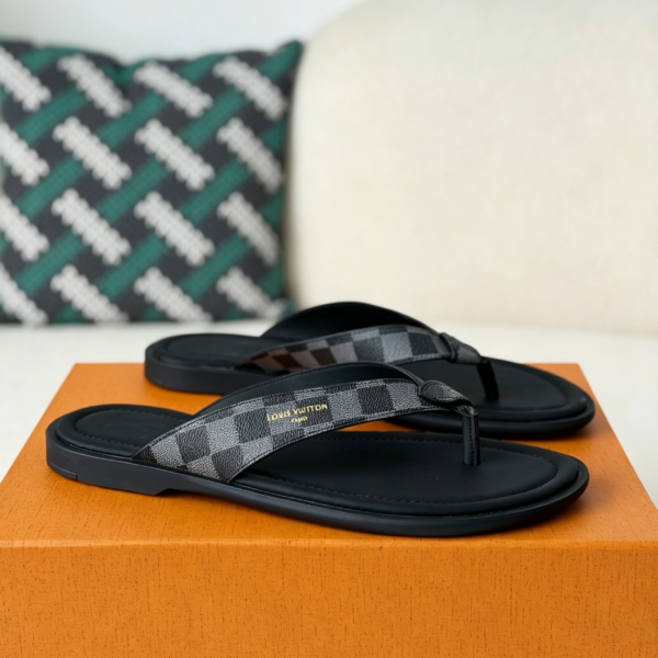 LOUIS VUITTON FLIP-FLOPS