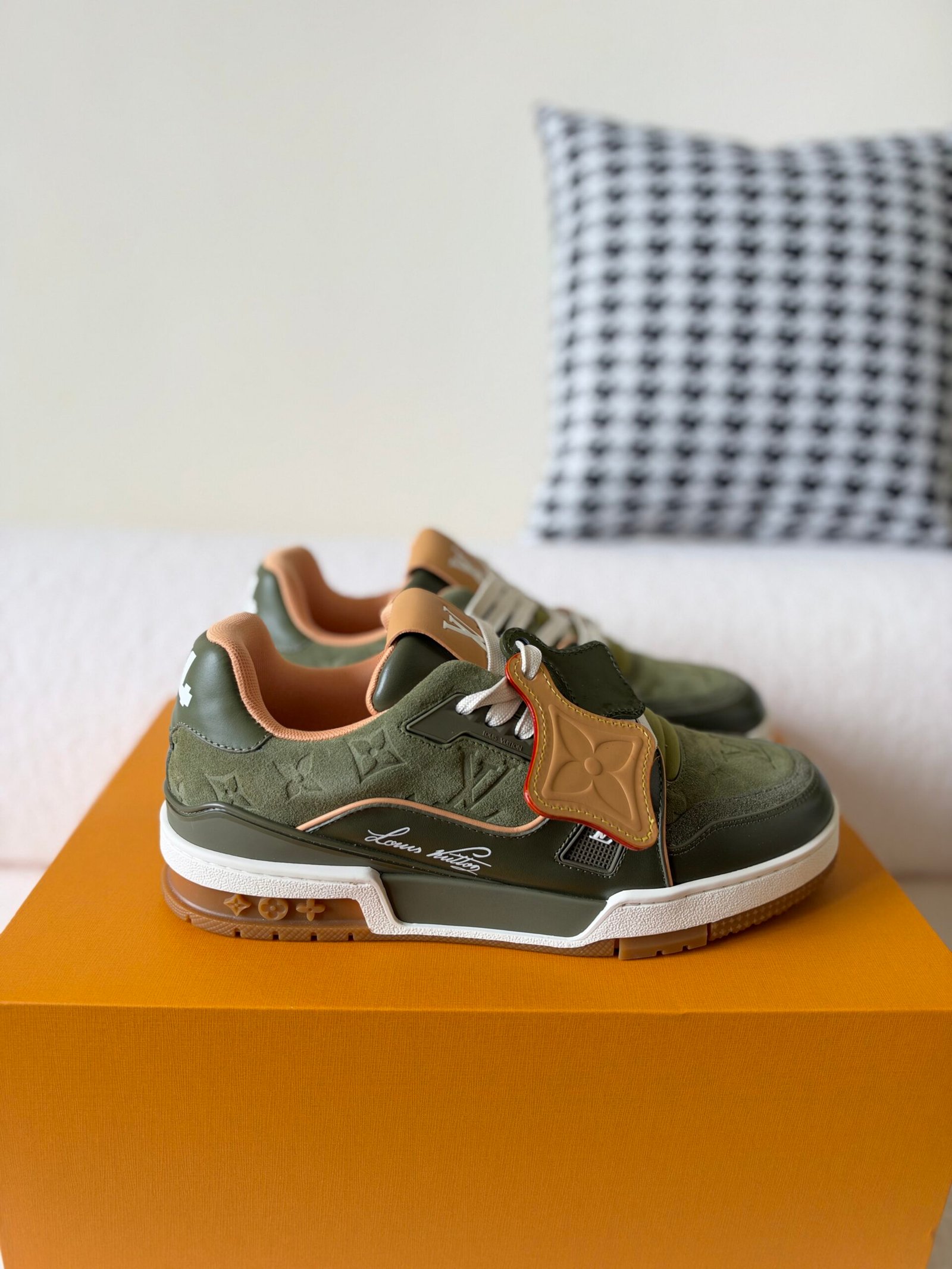 IMG_0055 LOUIS VUITTON TRAINER SNEAKERS - Image 1