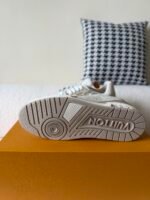LOUIS VUITTON TRAINER SNEAKERS - Image 6