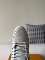 LOUIS VUITTON TRAINER SNEAKERS - Image 9