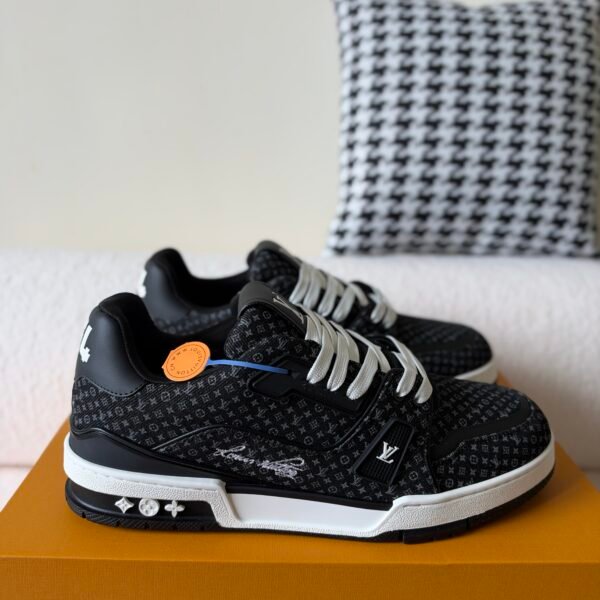 LOUIS VUITTON TRAINER SNEAKERS