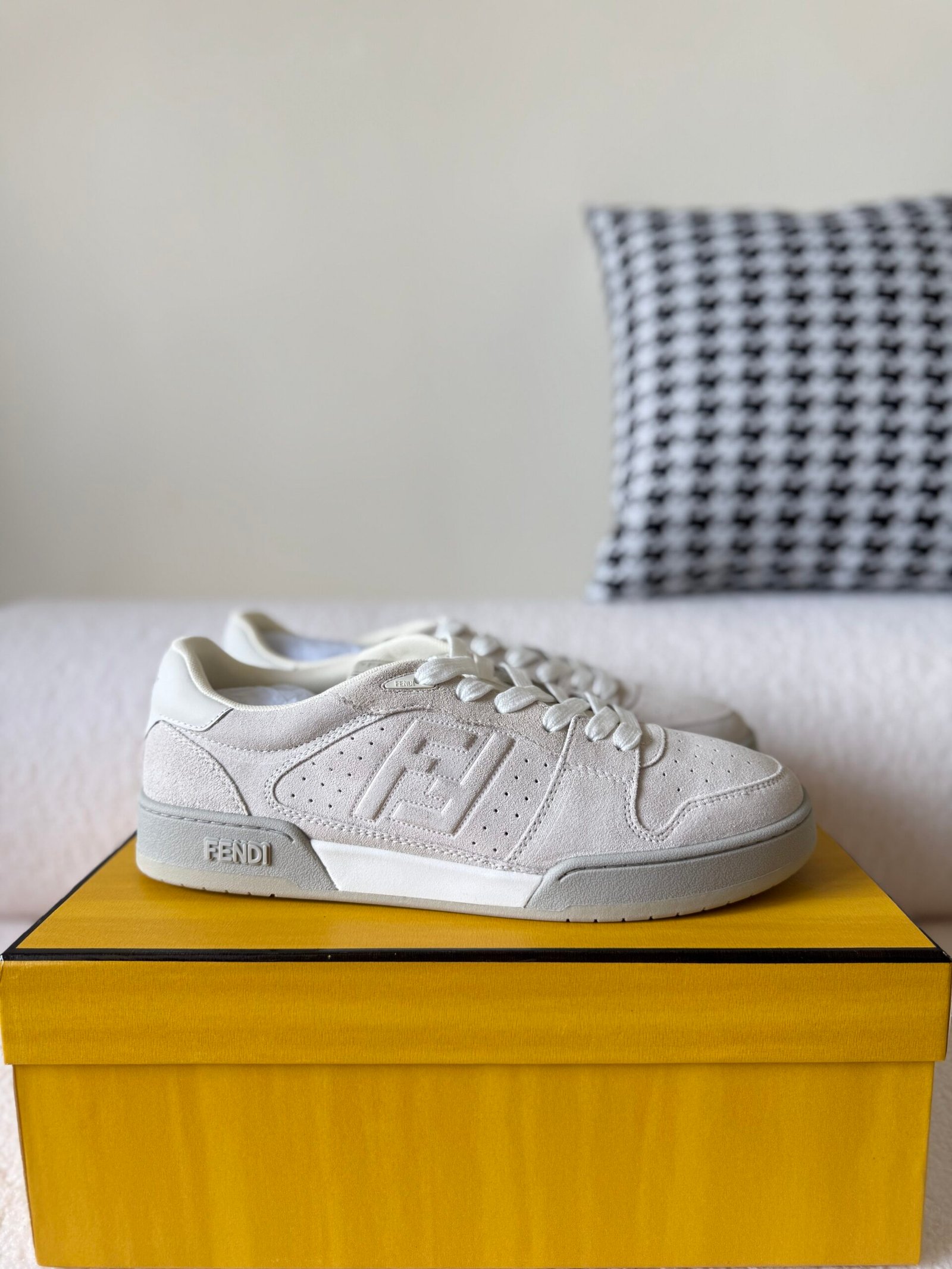 IMG_3585 FENDI Match leather low-top sneakers - Image 1